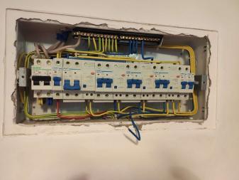 专业电工师傅上门服务 电路维修、安装与改造一站式解决方案